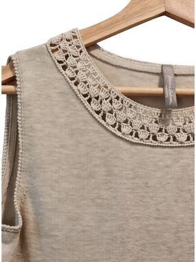 Hannah Anderson Crochet-Trim Knit Top Beige knit Sleeveless Tank. Small